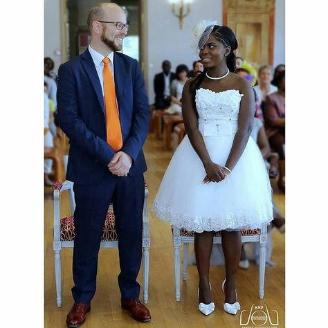 Love, is this simple and sweet! Tag them! #weloveghanaweddings Simple White Lace Dress, Afro Clothes, African Print Wedding Dress, White Lace Dress Short, African Bridal Dress, African Bridesmaid Dresses, Ghana Wedding, African Traditional Wedding Dress, Interracial Wedding