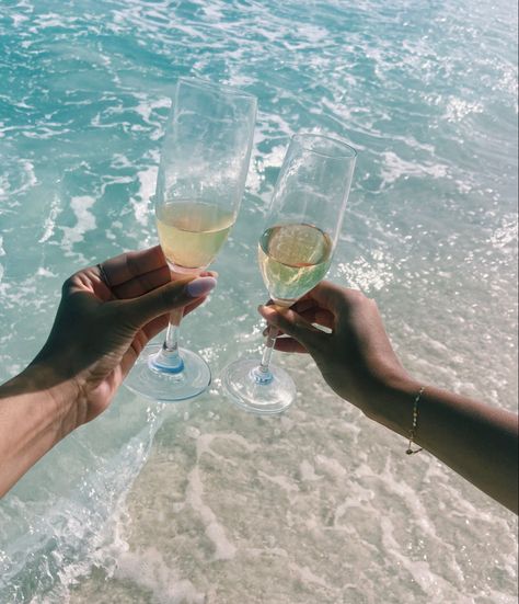 Champagne Bar, Keto Recipes Easy, Beach Photography, Maldives, Relationship Goals, Champagne, Life Is Good, Alcoholic Drinks, Wine