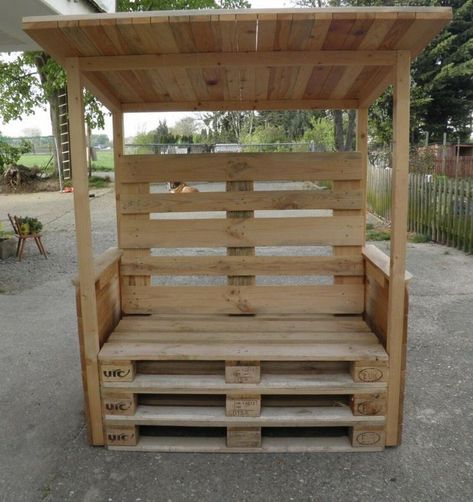 Outdoor Patio Ideas With Pallets, Furniture Pallet Ideas, Projects With Pallets, Outdoor Bike Storage, Pallet Playhouse, Outdoor Pallet Projects, Staircase Outdoor, Tool Storage Diy, Pallet Project