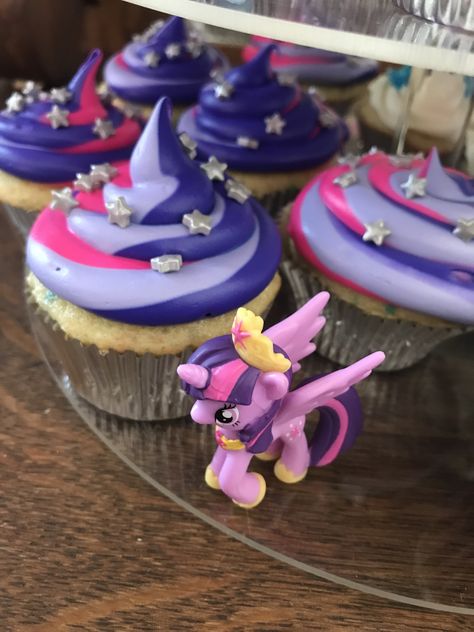 Mlp Birthday Party Ideas, Twilight Sparkle Birthday Cake, My Little Pony Party Food, Twilight Sparkle Cake, Mlp Cupcakes, My Little Pony Party Ideas, My Little Pony Cupcakes, Mlp Party, Sparkle Birthday Party