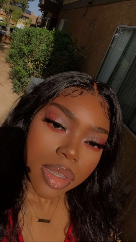 Red makeup look, melanin, black girls, black girl makeup Hoco Makeup For Red Dress, Red Prom Looks Makeup Ideas, Christmas Simple Makeup, Simple Red Makeup Looks, Makeup Ideas Douyin, Red Prom Dress Makeup, Make Up Looks For Prom, Red Eye Look, Beabadoobee Makeup