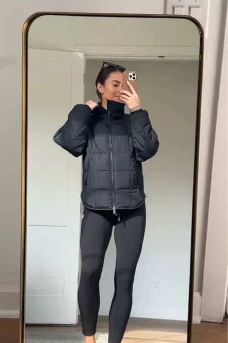 Sports Outfits Winter, Autumn Running Outfit, Cold Weather Athletic Outfits, Running Winter Outfit, Sport Winter Outfit, Cold Workout Outfit, Running Outfits For Women Winter, Cold Weather Running Outfit, Cold Running Outfit