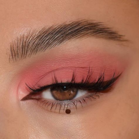 Powder Palette, Bold Makeup, Hoco Makeup, Matte Red, Pink Makeup, Colorful Eyeshadow, Pressed Powder, Makeup Eyeliner, Peachy Pink