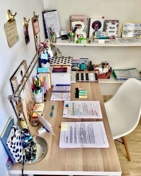 Zimmer Diy, Study Corner, Desk Inspiration, Bedroom Desk, Study Room Decor, Study Rooms, Study Space, The Desk, Study Table