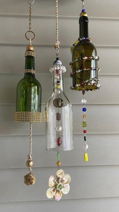 Wine Bottle Chimes, Bottle Wind Chimes, Bottle Chimes, Carillons Diy, Wine Bottle Wind Chimes, Wind Chimes Craft, Glass Bottle Diy, Diy Glass Bottle Crafts, Glass Wind Chimes