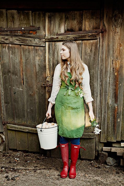 Gardening Outfits, Golf Resort Wedding, Gardening Photography, Farm Clothes, Habits Of Successful People, Gardening Outfit, Facial Toner, Farm Girl, Rubber Boots