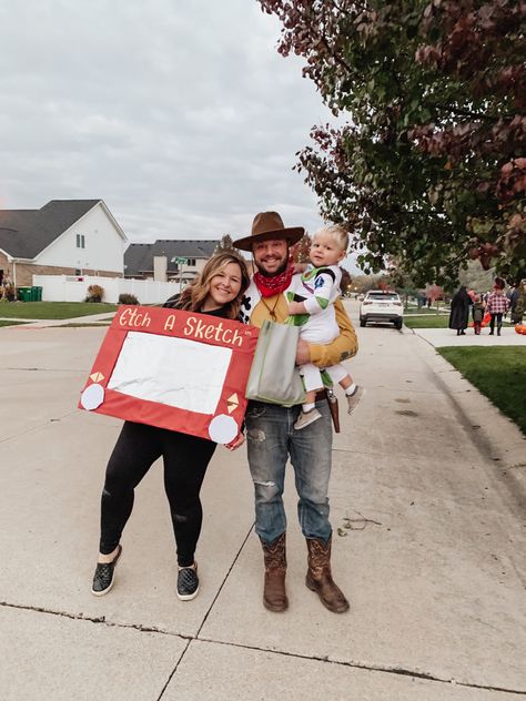 Etch A Sketch Halloween Costume, Etch A Sketch Costume, Diy Etch A Sketch, Toy Story Halloween Costumes Diy, Sketch Halloween, Toy Story Halloween, Book Character Day, Toy Story Costumes, Etch A Sketch