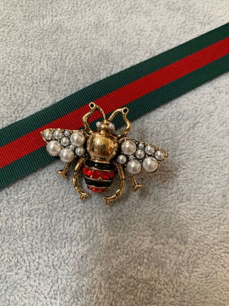 Gucci Brooch, Asian Street Wear, Gucci Bee, Masquerade Prom, Chanel Brooch, Kids Headbands, Jewelry Aesthetic, Bee Brooch, Clothes Diy