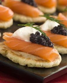 Scrumpdillyicious: Francois Payard: Elegant Party Appetizers Red Caviar Appetizers, Xmas Meals, Salmon Blinis, Smoked Salmon Blinis, Caviar Appetizers, Smoked Salmon Canapes, Food Starters, Salmon Caviar, Food Finger