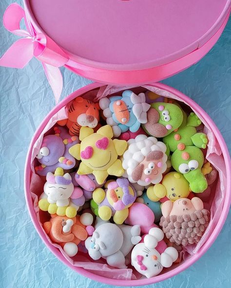 Cute Marshmallows Kawaii, Marshmallow Figures, Cute Marshmallows, Kid Desserts, Royal Icing Decorations, Cute Baking, Chocolate Art, Meringue Cookies, Easy Food Art