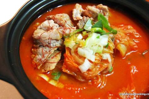 Jigae Recipe, Kimchi Jigae Recipe, Traditional Kimchi, Kimchi Pork, Jjigae Recipe, Easy Kimchi, Street Snacks, Kimchi Jjigae, Kimchi Stew