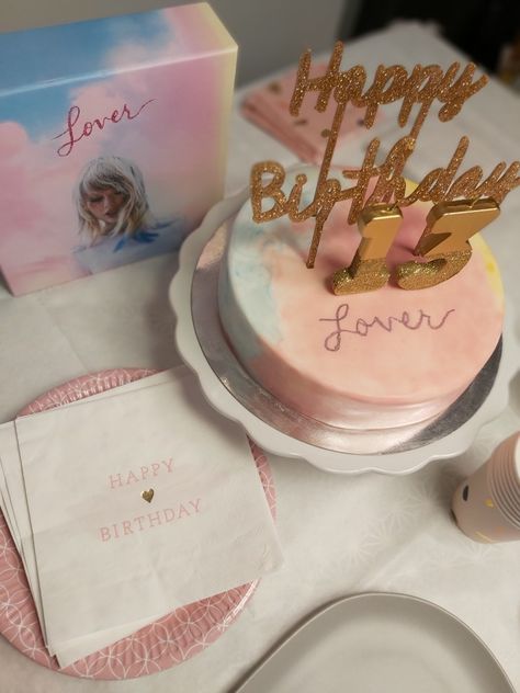 Lover Cake Taylor Swift, Taylor Swift Birthday Cake Ideas, Cakes For Girls Birthday, Cake Taylor Swift, Lover Birthday Party, Bolo Taylor Swift, Happy Birthday Lover, 17 Doğum Günü, Cakes For Girls