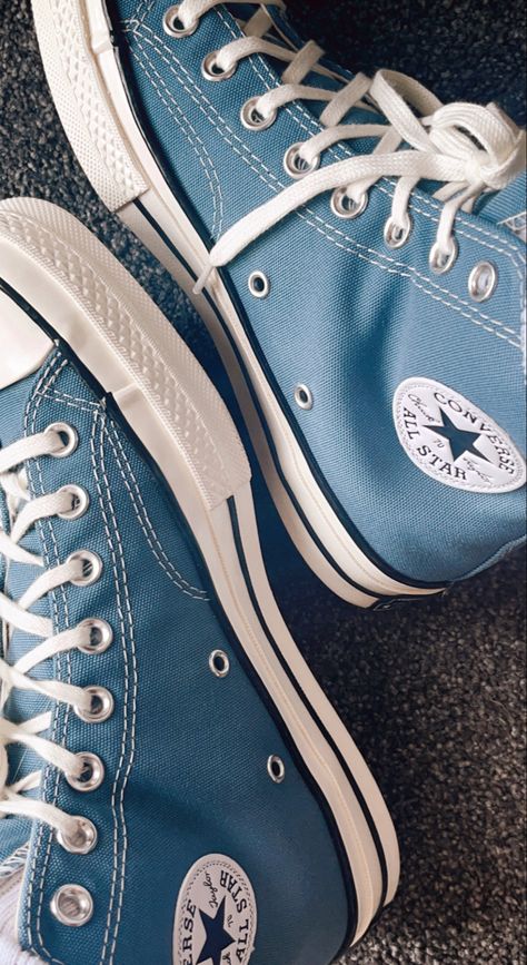 #converse #blueconverse #fashion #vsco #summerstyle #blue Blue And White Converse, Light Blue Converse Aesthetic, Blue Converse Aesthetic, Dark Blue Converse, Blue Converse High Tops, Summer Converse, Light Blue Converse, Navy Blue Converse, Converse Aesthetic