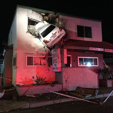 A Speeding Car Launches Off Median Crashing Into the Second Story of a California Dentist Office via @laughingsquid Highway Patrol, Gif Lucu, Flying Car, Weird Cars, Dental Insurance, Dental Office, Cyberpunk 2077, Nissan Altima, Car Insurance