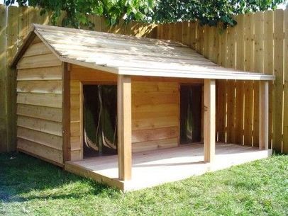 Piggy House Ideas- appropriate pig shelter ideas, examples of pig houses, hog house, pig outside shelters. - Mini Pig Info Double Dog House, Casa In Pallet, Dog House With Porch, Pallet Dog House, Large Dog House, Pallet Furniture Designs, Dog House Plans, Cool Dog Houses, Dog House Diy