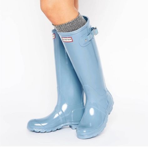 Hunter Original Classic Tall Wellington Rubber Rain Boots Color = Shiny Baby Blue/Lavender Purple With Silver Hardware Condition Is Brand New With Tags Nwt But Please Note That 1 Boot Was In The Sun Longer In Storage And Therefore Has Discoloration. There Will Be No Returns Or Refunds Due To Missing This In The Description. This Pair Would Be Ideal For An Art Project If You Plan On Painting Or Glueing Things To The Exterior... Something Where You Plan To Customize The Shoes And The Coloring Isn't An Issue For You. Thanks For Reading! Women's Size 9 Us (Unisex Technically So The Bottom Also Lists Men's Sizing As 8 Us) Hunter Rain Boots Short, Green Hunter Boots, Hunter Refined, Womens Hunter Boots, Pink Rain Boots, Red Rain Boots, Black Rain Boots, Rain Boots Women, Short Rain Boots