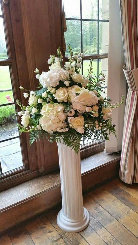 Column Ceremony Decor, Flower Pedestal Arrangements, Flower Pedestals Wedding, Pillars With Flowers, Wedding Pedestal Flowers, Flower Pillars Wedding, Interior Pillars, Victorian Wedding Themes, Wedding Walkway