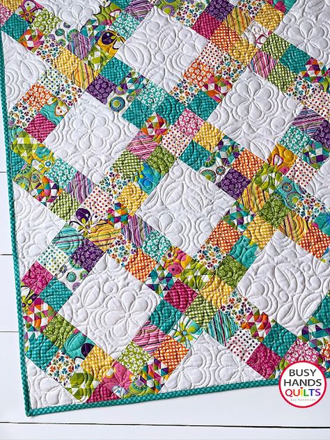 Colchas Quilting, Colorful Quilt, Jelly Roll Quilt Patterns, Quilting Designs Patterns, Scrappy Quilt Patterns, Quilt Square Patterns, Scrap Quilt Patterns, Patchwork Quilt Patterns, Nine Patch