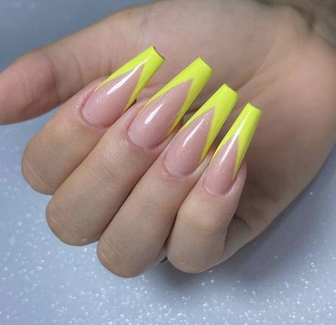 2024's Ultimate Guide to Solid Color Summer Nails: Trendy Shapes & Vibrant Tones Solid Color Summer Nails, Trendy Nail Shapes, Color Summer Nails, Nails With Tips, Long Nail Art, Wine Nails, Retro Nails, Nail Salon Design, Diy Acrylic Nails