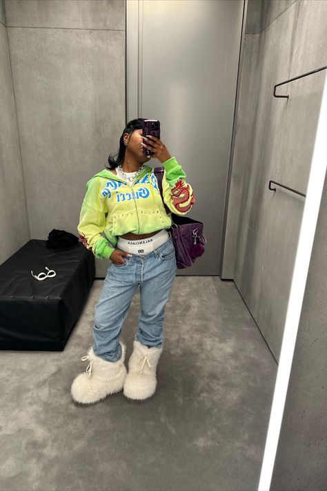 Fall is basically here, so time to bring out the hoodies, baggy jeans, and big boots. The cozy and effortless vibes are here to show out. Big Jean Jacket Outfits, Jacket Outfits Black Women, Jean Jacket Outfits Black, Big Jean Jacket, Jean Jacket Outfits Black Women, Graphic Hoodie Outfit, Big Boots, Outfits Black Women, Fall Streetwear