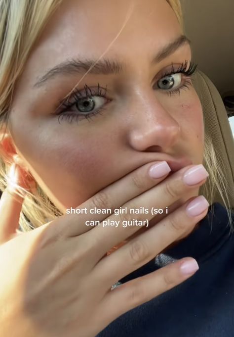 Celebrity Short Nails, Short Square Nails Aesthetic, Shorts Square Nails, Dip Short Nails, Old Money Nails Short, Short Basic Nails, Short Nails Aesthetic, Summer Nails Aesthetic, Short Nail Inspo