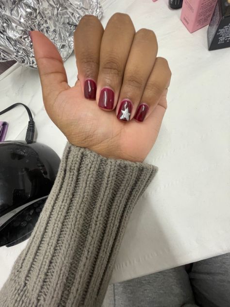 burgundy , star nails Gray Star Nails, 7 Star Nail Colors, Red Star Nails Short, Dark Red Star Nails, Maroon Star Nails, Star Nails, Trendy Nails, Nails