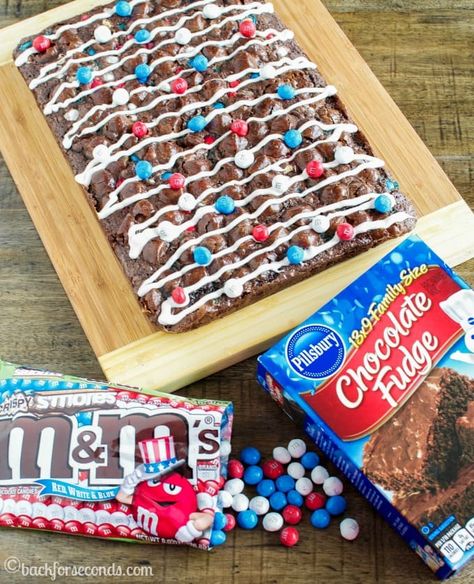 Patriotic Marshmallow Crunch Brownies - Back for Seconds Red White And Blue Themed Food, July 4th Desserts Red White Blue, Red White Blue Food Ideas, July 4 Desserts, 4th Of July Baking, Red White Blue Desserts, Crunch Brownies, Red White And Blue Desserts, Asparagus Rolls