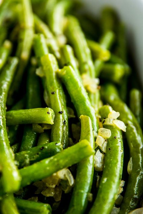 Wondering how to cook fresh green beans so they actually taste nice? Try these tips and tricks for the perfect side dish! Garden Green Bean Recipes, Green Bean Recipes Vegetarian, Cook Fresh Green Beans, Fresh Green Bean Recipes, Seasoned Green Beans, Green Beans Side, Growing Green Beans, Cooking Fresh Green Beans, How To Cook Greens