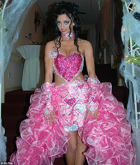 Princess: Sondra Celli, the wedding designer behind My Big Fat American Gypsy Wedding, admits that even she is shocked by its bridal requests. She designed the above frock, worn by 14-year-old Priscilla Weird Wedding Dress, Weddings By Color, American Wedding, Mothers Dresses, Wedding Show, Wedding Outfits, Bohemian Dress, Designer Wedding Dresses, Wedding Gown