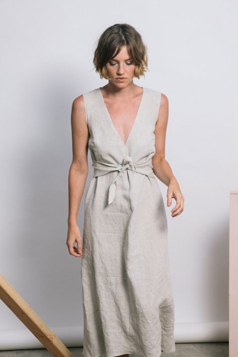 I was just perusing the stunning new Elizabeth Suzann designs for summer and the Nashville designer’s lovely new website. I love all the new Summer 2014 lookbook photos of ES classics and that the gor Sukienki Maksi, June Dress, Elizabeth Suzann, Textil Design, Linen Fashion, Cooler Look, Mode Inspo, Inspiration Mode, Looks Style