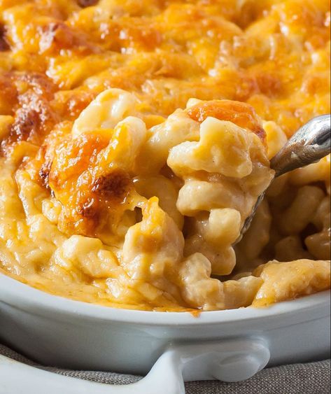 Southern Baked Macaroni and Cheese Creamy Baked Macaroni And Cheese, Makaroni Keju, Southern Mac And Cheese, Best Mac N Cheese Recipe, Comfort Meals, Baked Mac And Cheese Recipe, Southern Dinner, Best Macaroni And Cheese, Baked Macaroni And Cheese