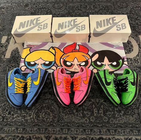 NIKE SB DUNK LOW THE POWERPUFF GIRLS BUBBLES - @sneaker_store.co @Sneaker_store.co SNEAKER STORE CO WHAT+57 (302) 223-8152 - +57 (301) 220-1556 Powerpuff Girls Bubbles, Custom Sneakers Diy, Retro Running Shoes, Pretty Sneakers, Custom Shoes Diy, Back To School Shoes, Trendy Shoes Sneakers, Nike Shoes Girls, Nike Fashion Shoes