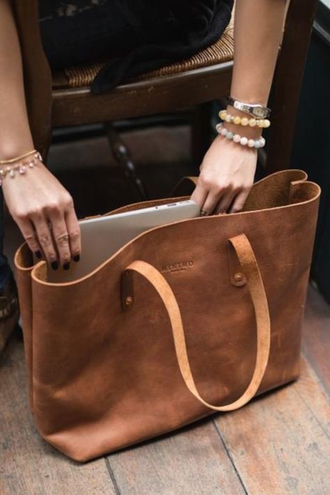 Set the scene with good quality leather designer women’s accessories Crea Cuir, Handmade Leather Tote Bag, Handmade Leather Tote, Leather Bag Design, Making Bags, Genuine Leather Totes, Creation Couture, Leather Bag Women, Leather Bags Handmade