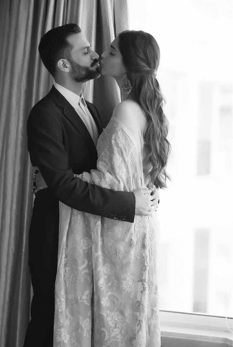 Sonam-Kapoor-Ahuja-and-Anand-Ahuja Lip Kiss Images, Kiss Day Images, Anand Ahuja, Kiss Images, Bollywood Couples, Photography Pics, Sonam Kapoor, Jacqueline Fernandez, Pre Wedding Photoshoot