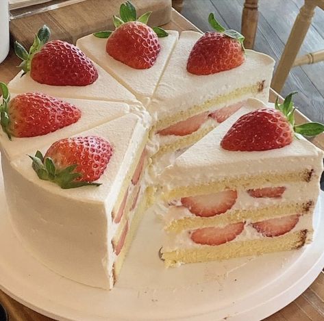 Strawberry Sweets, Strawberry Shortcake Cheesecake, Strawberry Cream Cakes, Full Recipes, Pretty Dessert, Baking Project, Pastry And Bakery, Strawberry Cakes, Strawberry Desserts