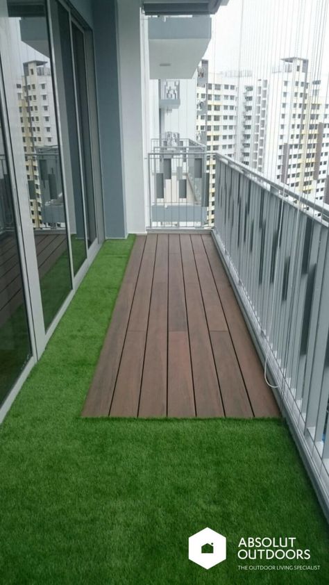 7 Planter Box Renovation Ideas for Singapore Balconies - Absolut Outdoors Artificial Grass Balcony, Klein Balkon Decor, Modern Balcony Design, Artificial Grass Backyard, Condo Balcony, Apartment Balcony Garden, Balcony Flooring, Small Balcony Garden, Modern Balcony