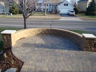 cobble pavers Half Moon Patio Ideas, Wrap Around Patio Ideas, Front Yard Seating, Front Yard Patio Ideas, Front Patio Ideas, Front Yard Lighting, Front Yard Patios, Yard Patio Ideas, Circular Patio