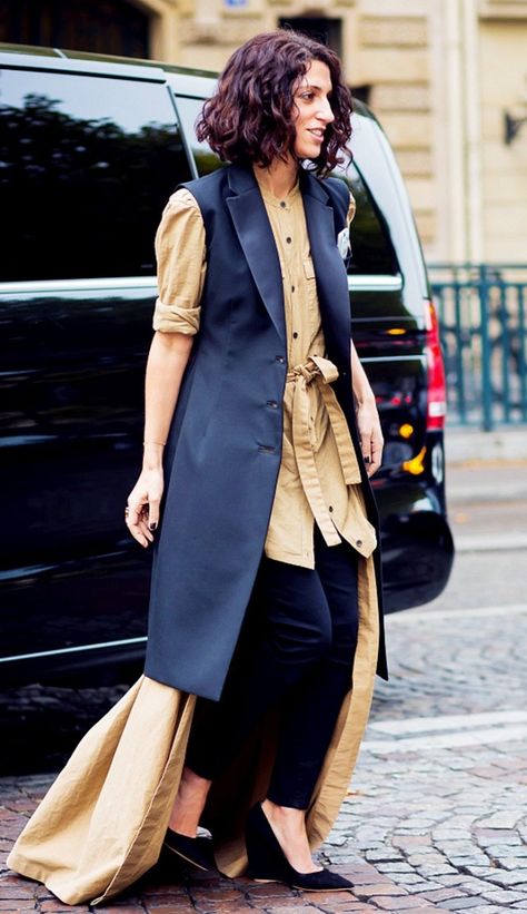 50 Outfit Ideas to Look More Stylish in 2016 | WhoWhatWear Waistcoat Woman Street Style, Yasmin Sewell, 2016 Street Style, Street Style 2016, Reportage Photography, Street Style Blog, Style Star, Phoebe Philo, Layered Fashion