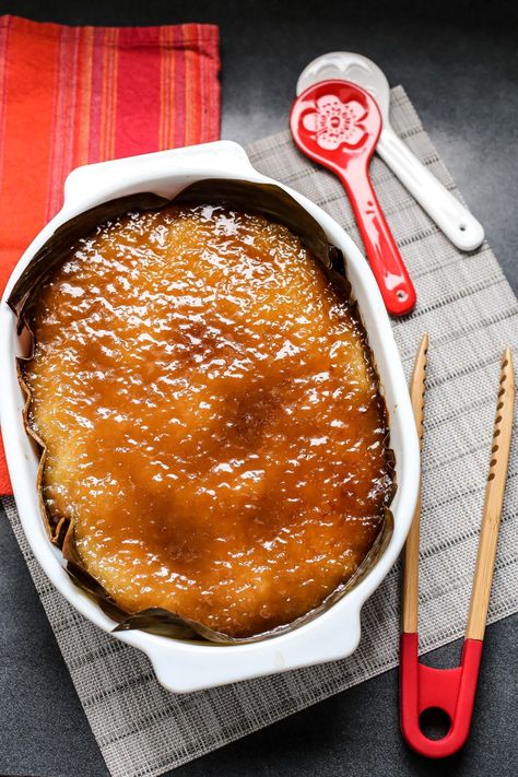 Bibingkang Malagkit, Bibingka Recipe, Korean Food Recipes, Coconut Caramel Sauce, Pinoy Dessert, Philippines Recipes, Cassava Cake, Filipino Food Dessert, Coconut Caramel