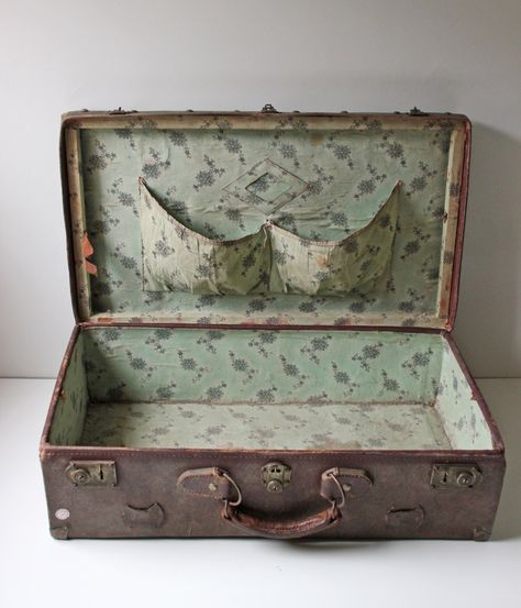 Victorian Luggage, Open Suitcase, Antique Suitcase, Wooden Suitcase, Leather Suitcase, Old Suitcases, Vintage Suitcases, Vintage Trunks, Paper Bowls