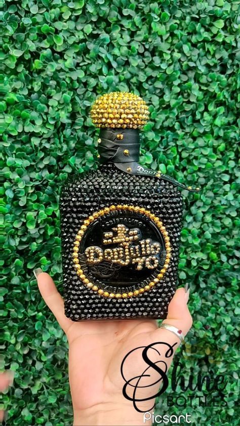 Tequila Bottles Decoration Gift Ideas, Don Julio 70 Bottle Decorated, Alcohol Bottle Decorations, Bedazzled Liquor Bottles, Custom Champagne Bottle, Bedazzled Bottle, Alcohol Bottle Crafts, Decorated Liquor Bottles, Bling Bottles