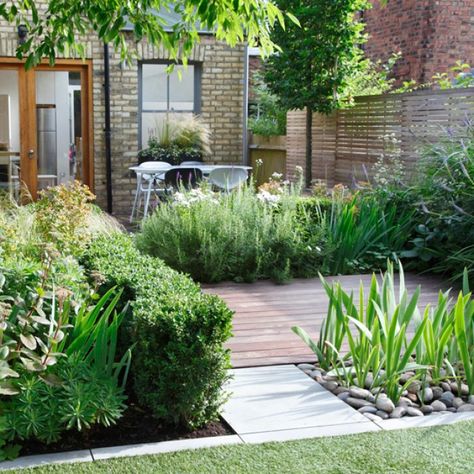 Simple Garden Designs, Taman Diy, Small City Garden, Add Value To Your Home, Back Garden Design, Garden Design Layout, Casa Patio, Modern Garden Design, Classic Garden