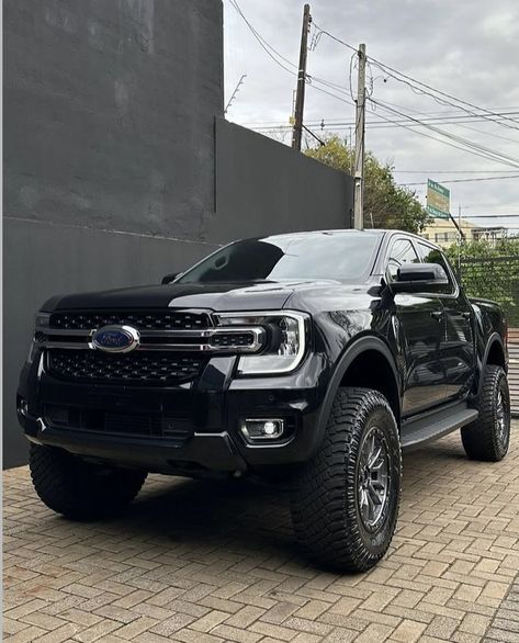 Ford Ranger Black, Mental Coach, Ford Ranger Wildtrak, Ford Everest, Ranger 4x4, Black Suit Men, Custom Pickup Trucks, V6 Engine, Cool Car Pictures