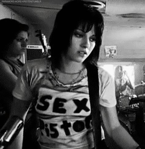 Kristen Stewart as Joan Jett Chicas Punk Rock, Chica Punk, Look 80s, The Runaways, Johnny Rotten, Freja Beha Erichsen, Rock Photography, Band Geek, Stella Maxwell