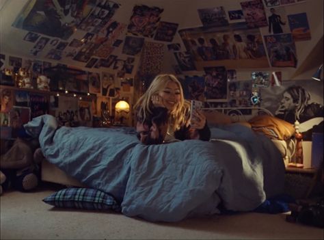 Last Day On Earth MV. Winter 2021 #beabadoobee Beabadoobee Room, Evil Lair, Last Day On Earth, Grunge Bedroom, Bedroom Vibes, Bedroom Tv, Grunge Room, Movie Screen, Redecorate Bedroom