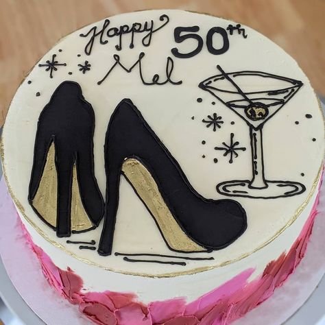 50th birthday cake idea. Martini glass and black high heels drawn on a cake with buttercream. Martini Glass Cake, Icing On Cake, Birthday Cake Black, Birthday Martini, Wine Glass Drawing, Cake With Buttercream, 50th Birthday Cake, Awesome Cakes, Happy 50th