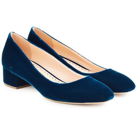 Rupert Sanderson Velvet Pumps (1.195 RON) ❤ liked on Polyvore featuring shoes, pumps, blue, rupert sanderson pumps, velvet pumps, rounded toe pumps, round toe shoes and round cap Feminine Minimalist Style, Low Heels Outfit, Rupert Sanderson Shoes, Blue Velvet Shoes, Low Block Heel Shoes, Navy Dress Outfits, Wardrobe Goals, Velvet Pumps, Royal Clothing