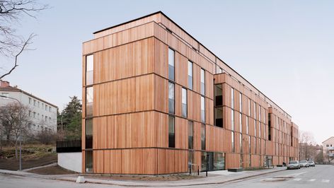 Wood Facade, Wooden Facade, Sustainable Building Materials, Timber Roof, Wood Magazine, Timber Buildings, Wood Building, Wood Architecture, Structure Architecture