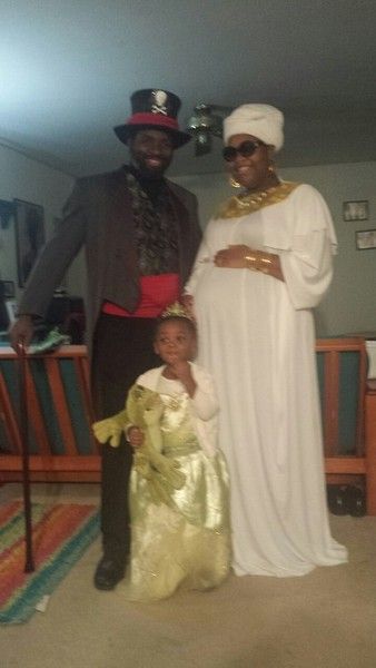 Tiana Halloween Costume Family, Princess And The Frog Family Costume, Princess And The Frog Trunk Or Treat, Princess And The Frog Halloween Costumes, Princess And The Frog Costume, Princess Tiana Costume, Jay Versace, Tiana Costume, Frog Party