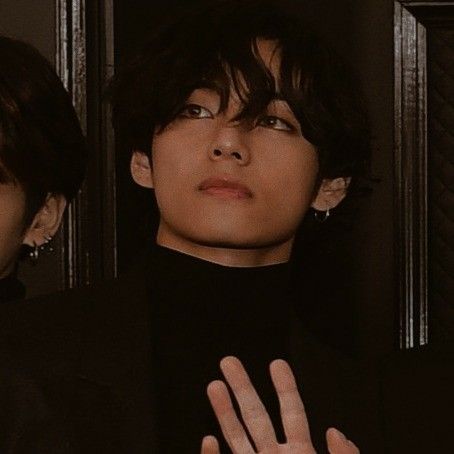 Taehyung Serious, Taehyung Black Hair, Taehyung Grammy, Taehyung Dark Icon, Tae Icons, Taehyung Dark, Celebrity Look Alike, Blood Sweat And Tears, Dark Icon